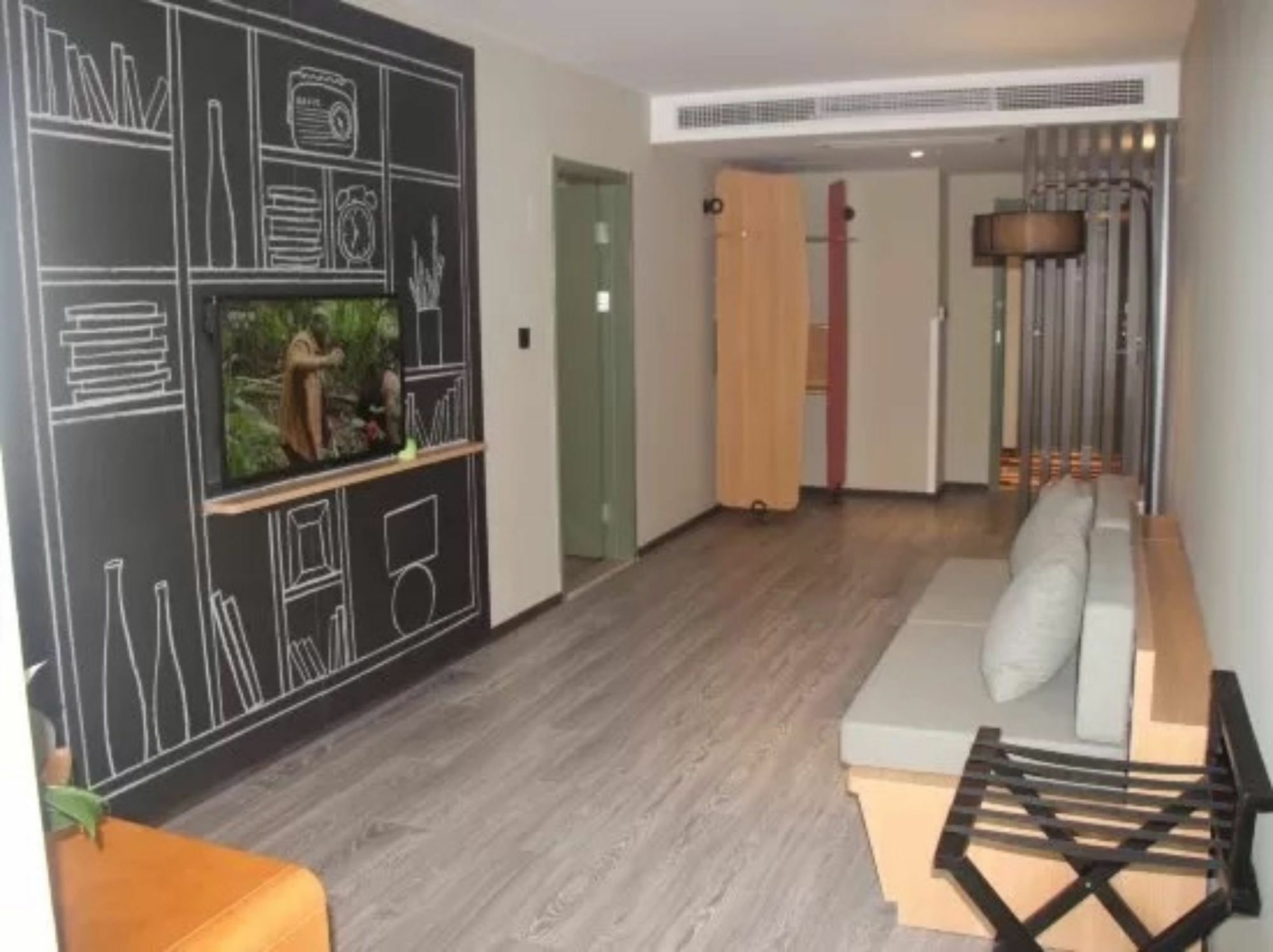 Ibis Dujiangyan Hotel Чэнду Экстерьер фото