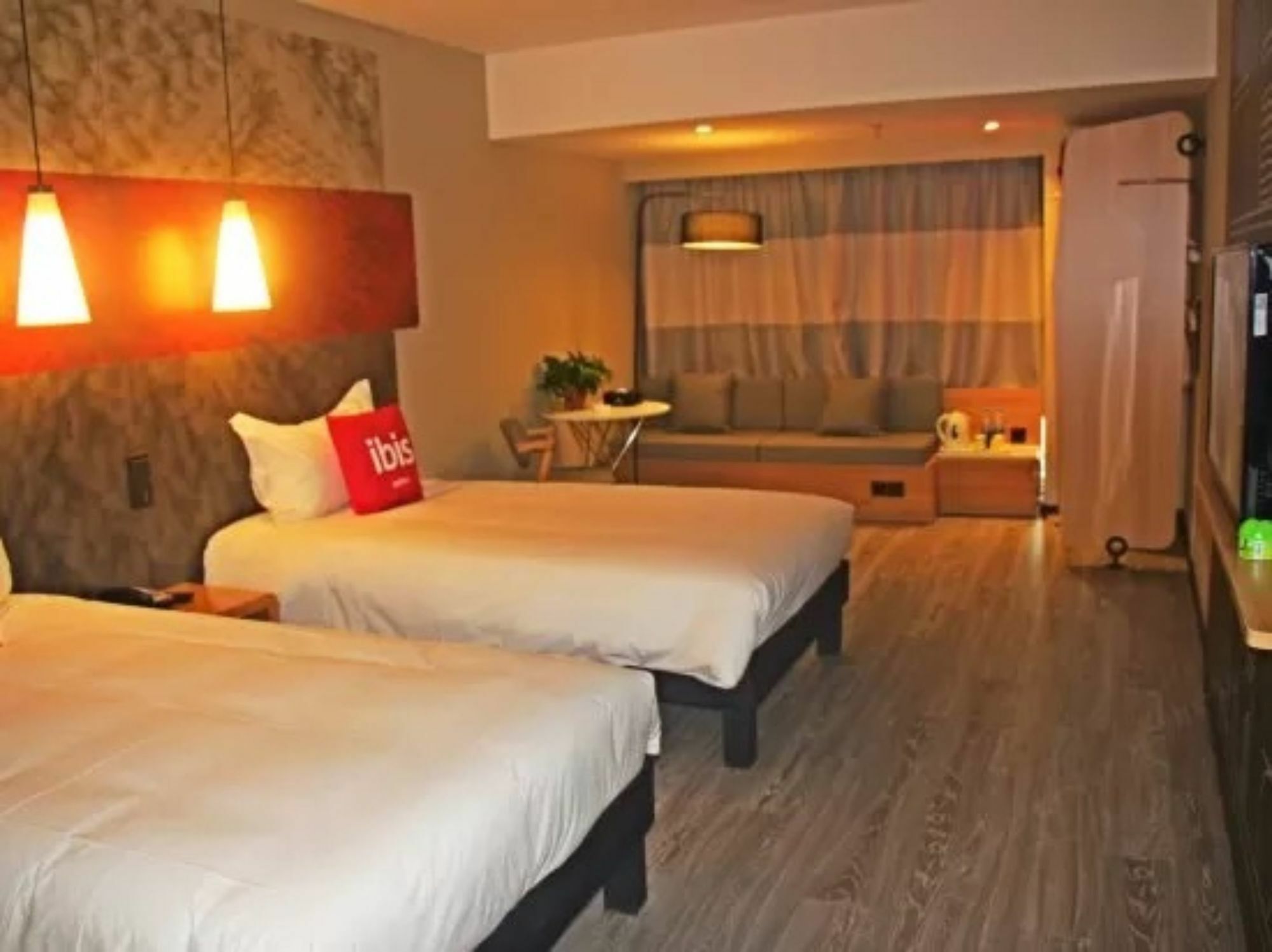 Ibis Dujiangyan Hotel Чэнду Экстерьер фото
