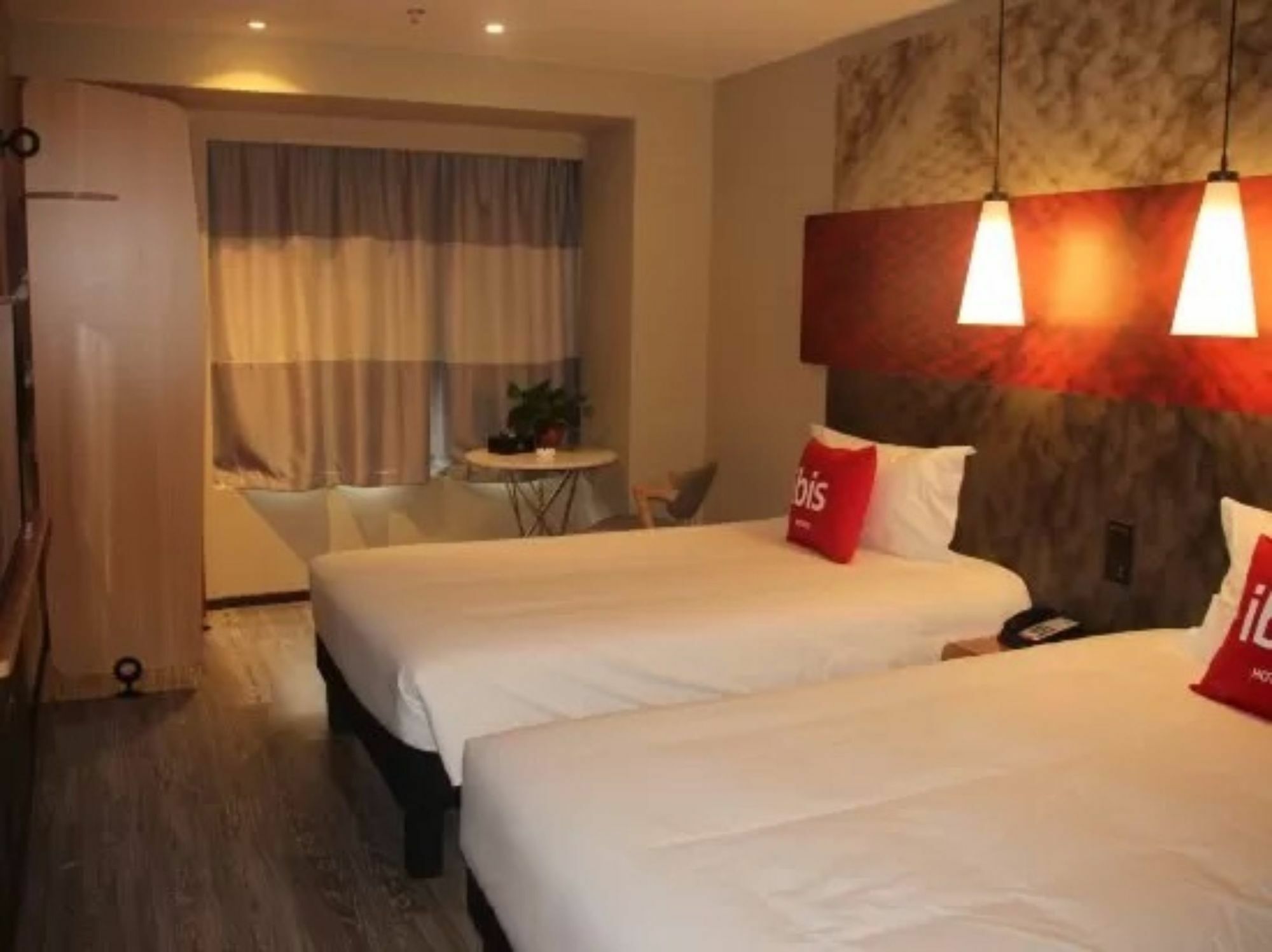 Ibis Dujiangyan Hotel Чэнду Экстерьер фото